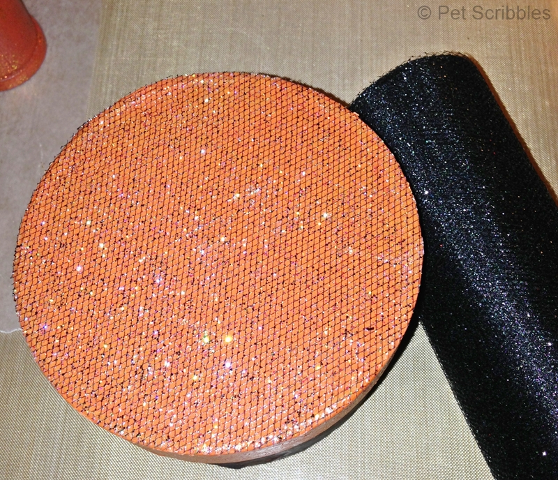 tulle and sparkle Mod Podge on lid